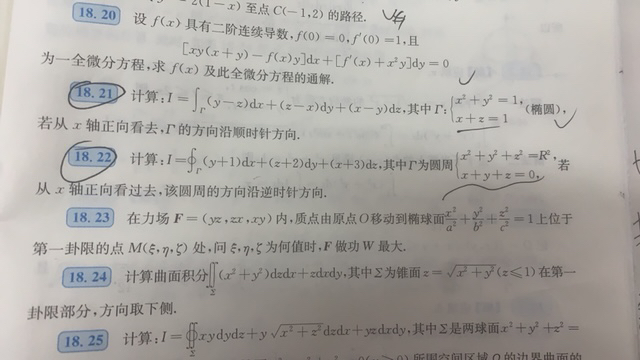 '></div><hr><h3>老师回复问题</h3>把圆周曲线中，x,y,z写成参数方程形式，然后代入曲线积分中,t为0到2派<br><div><img class=